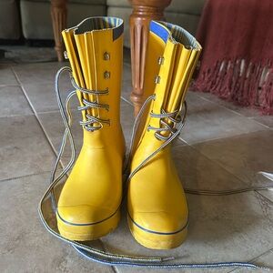 Hunter Yellow Rain Boots with Blue Accents
